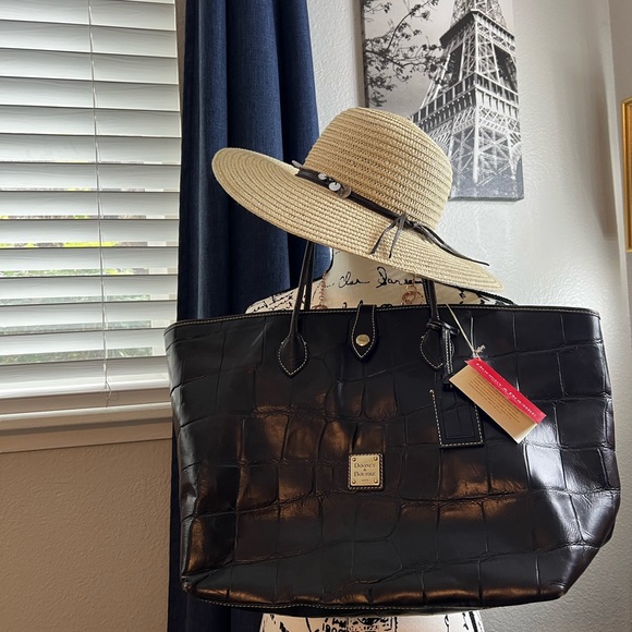 Dooney & Bourke Handbags - Dooney & Bourke Large Cindy Tote